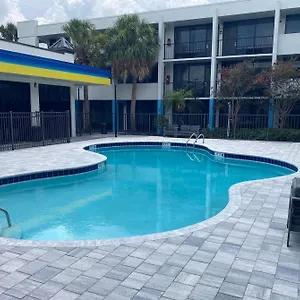 Days & By Wyndham Airport Motel
